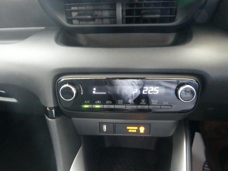 Toyota Yaris Photo 5bc1d4af-0d71-446b-9613-3af79e911a14.jpg