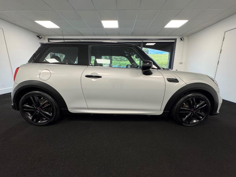 MINI Hatch Photo 5bc30037-f4a7-4a85-a199-6398f5ad9db2.jpg