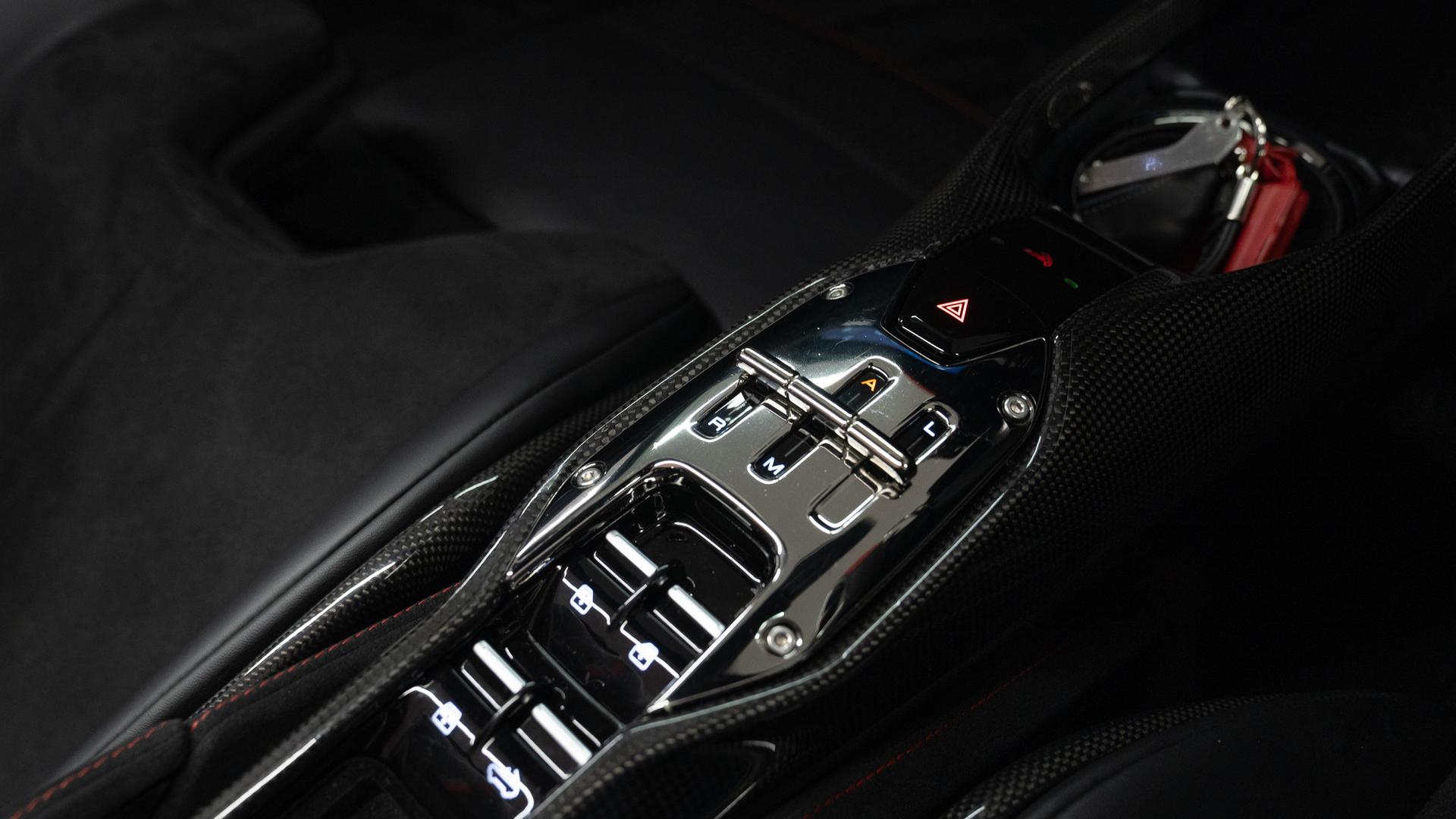Ferrari SF90 Spider Photo 5bcc6c24-8e7c-4669-b309-8b46f083d456.jpg