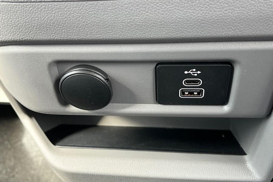 Ford TRANSIT CUSTOM Photo 5bf2f374-7c57-481d-b970-cf1cbc84737f.jpg