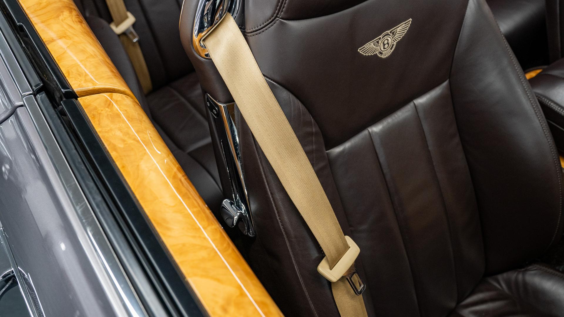 Bentley Azure Photo 5c02a945-c927-4b8b-bb26-e36197511364.jpg
