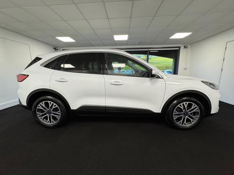 Ford Kuga Photo 5c043206-2db3-40ee-ae50-d24bb9a7cbbb.jpg