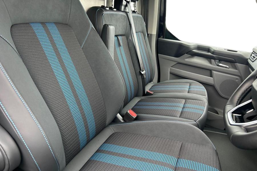 Ford TRANSIT CUSTOM Photo 5c04a131-fd09-4968-a681-5eeb695253fc.jpg