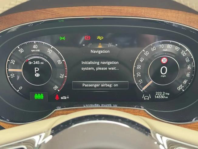 BENTLEY Bentayga Photo 16