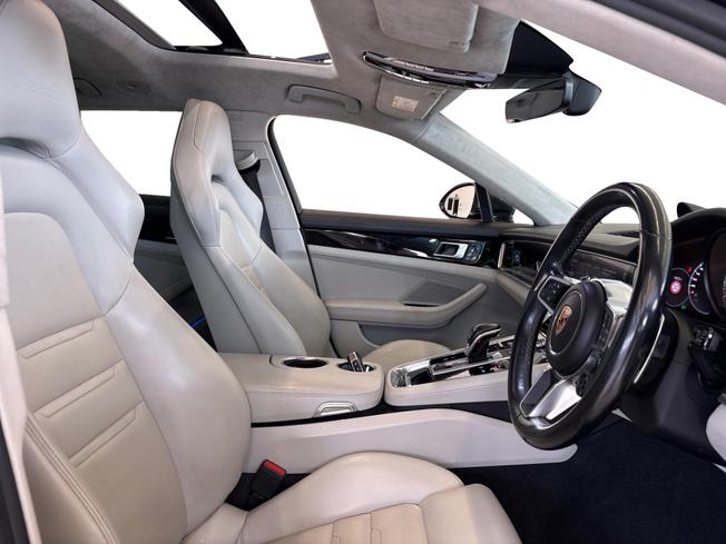 PORSCHE Panamera Photo 11