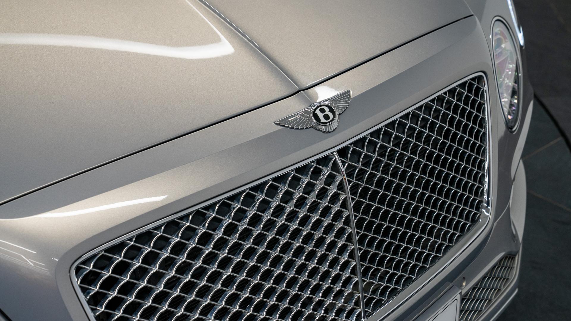 Bentley Bentayga Photo 5c0e4969-7f07-4499-87d1-f60101c972e3.jpg