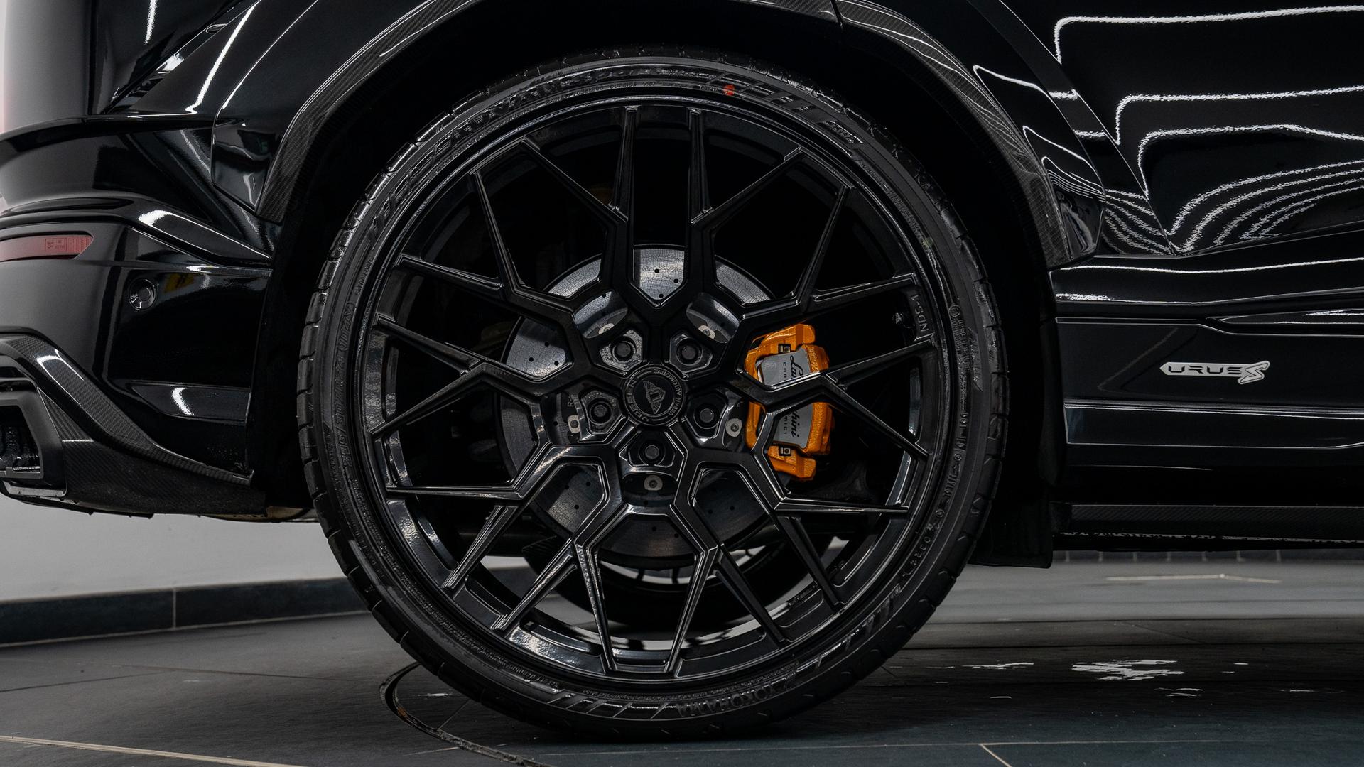 LAMBORGHINI Urus Photo 5c129d8e-6b64-4de3-8642-035fc0eca0a4.jpg