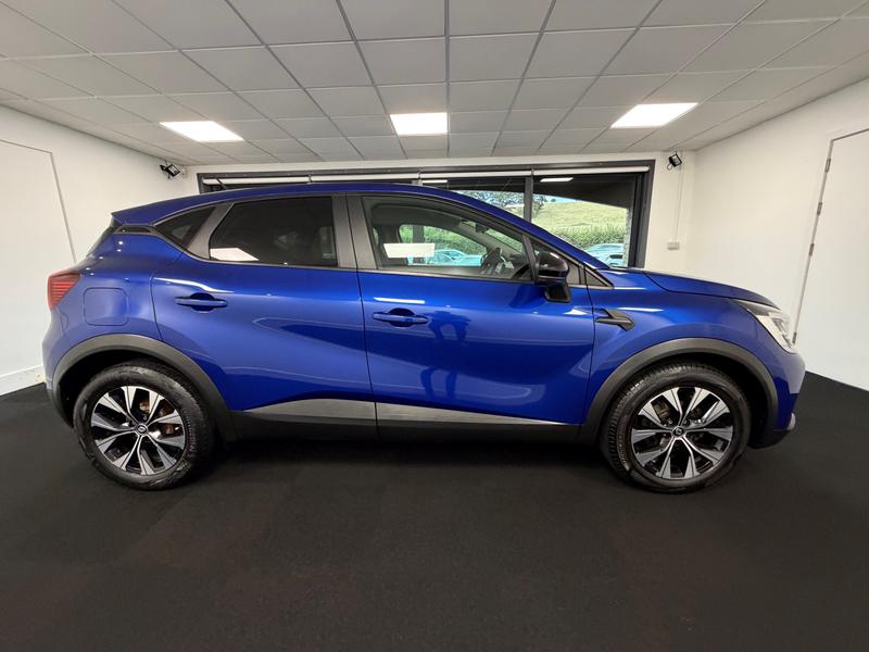 Renault Captur Photo 5c1797bc-03c8-44c2-8e70-657bf5184344.jpg