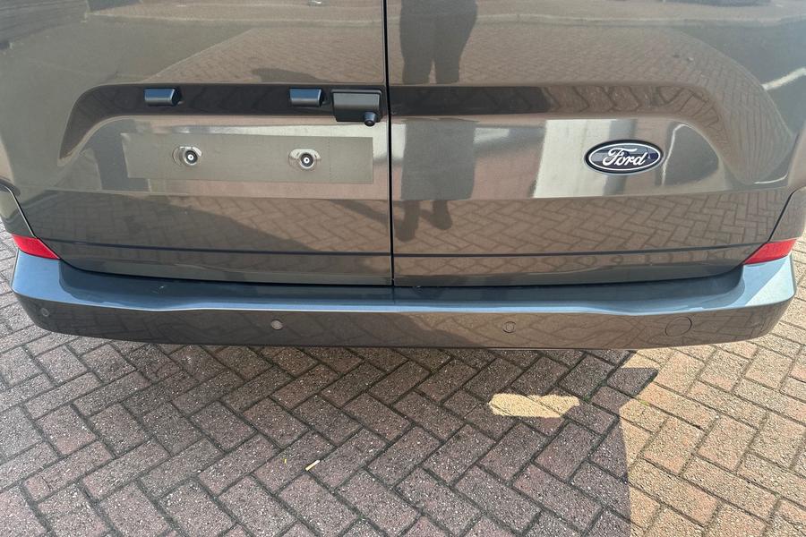 Ford TRANSIT CUSTOM Photo 5c32e9d0-55aa-4b92-bacb-f84691ca5cb4.jpg