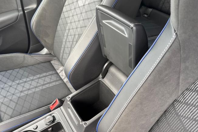 VOLKSWAGEN Golf Photo 37