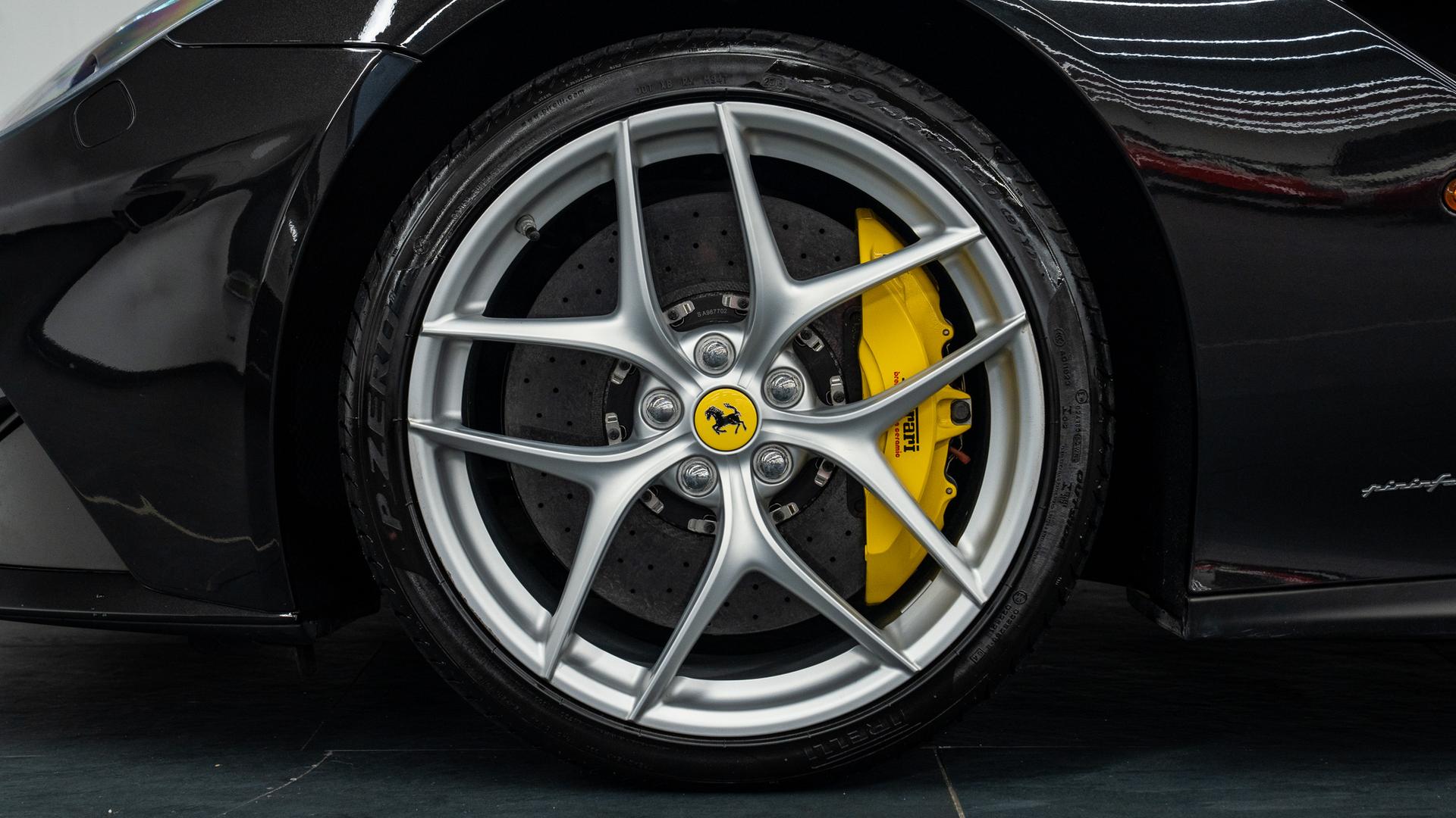 Ferrari F12 Photo 5c38eeb2-2e4c-45df-a0e7-0941703d6975.jpg