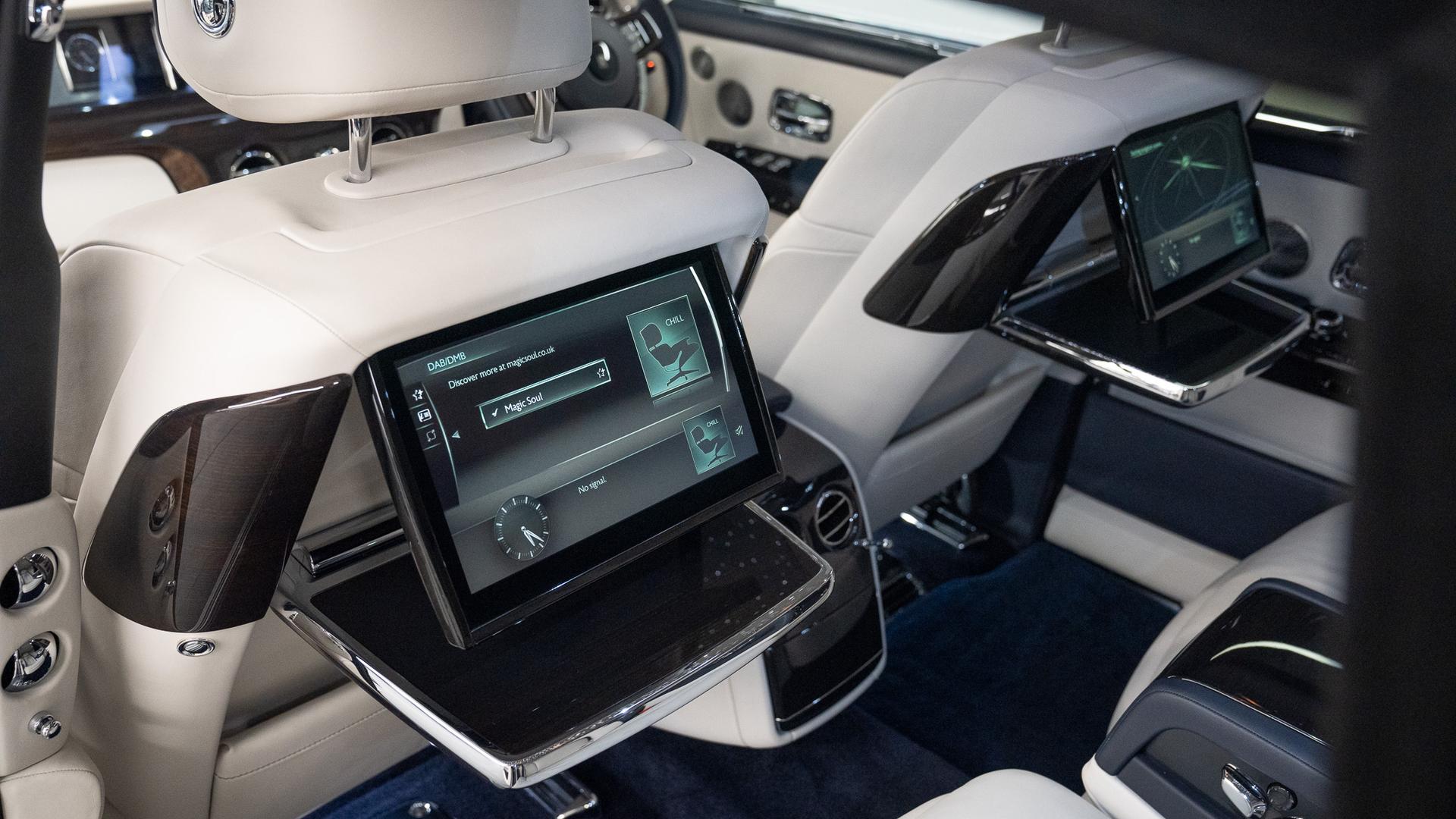 Rolls-Royce Phantom Photo 5c3a230e-83a1-42fa-811d-e9567a47a1f5.jpg