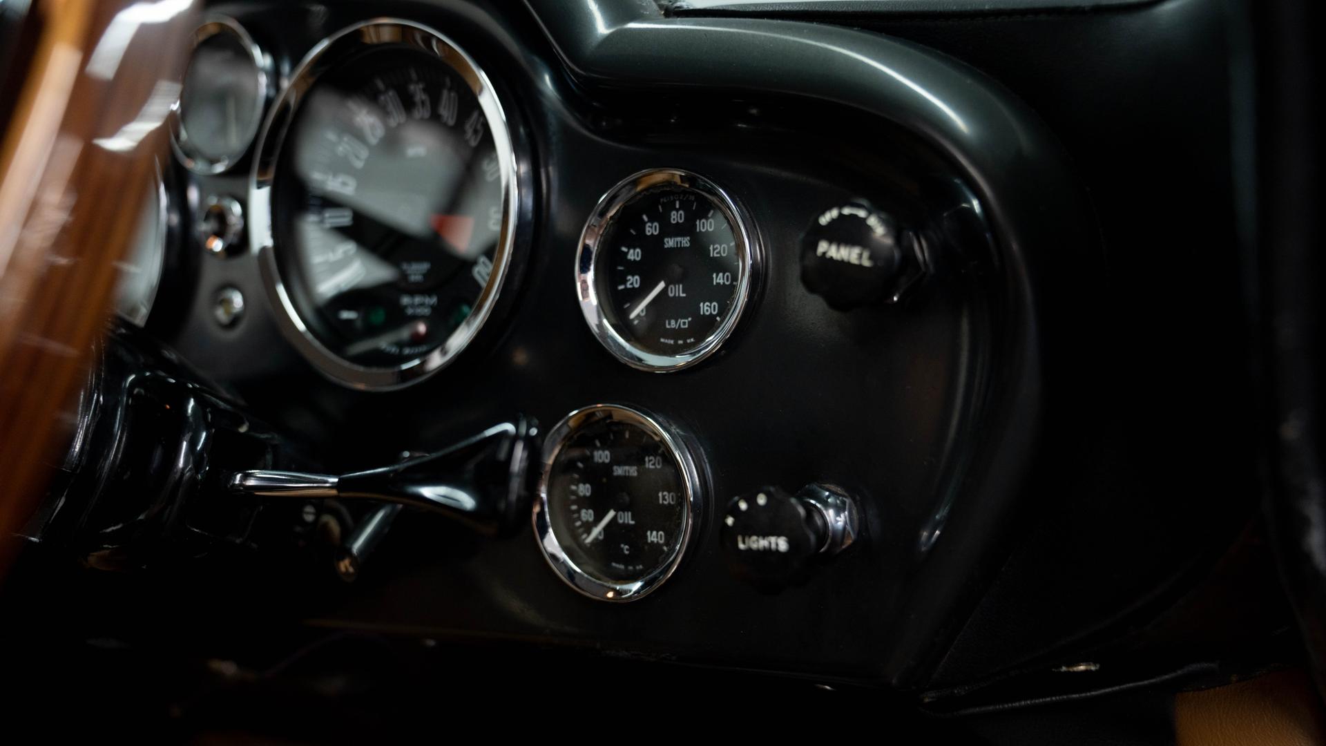 Aston Martin DB6 Photo 5c4be13d-0625-4c87-95d4-09f996092dce.jpg