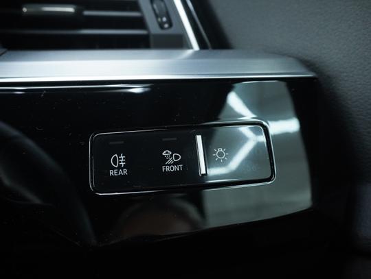 Audi e-tron Photo 5c5125b3-c336-448f-9aca-596f6467cd37.jpg
