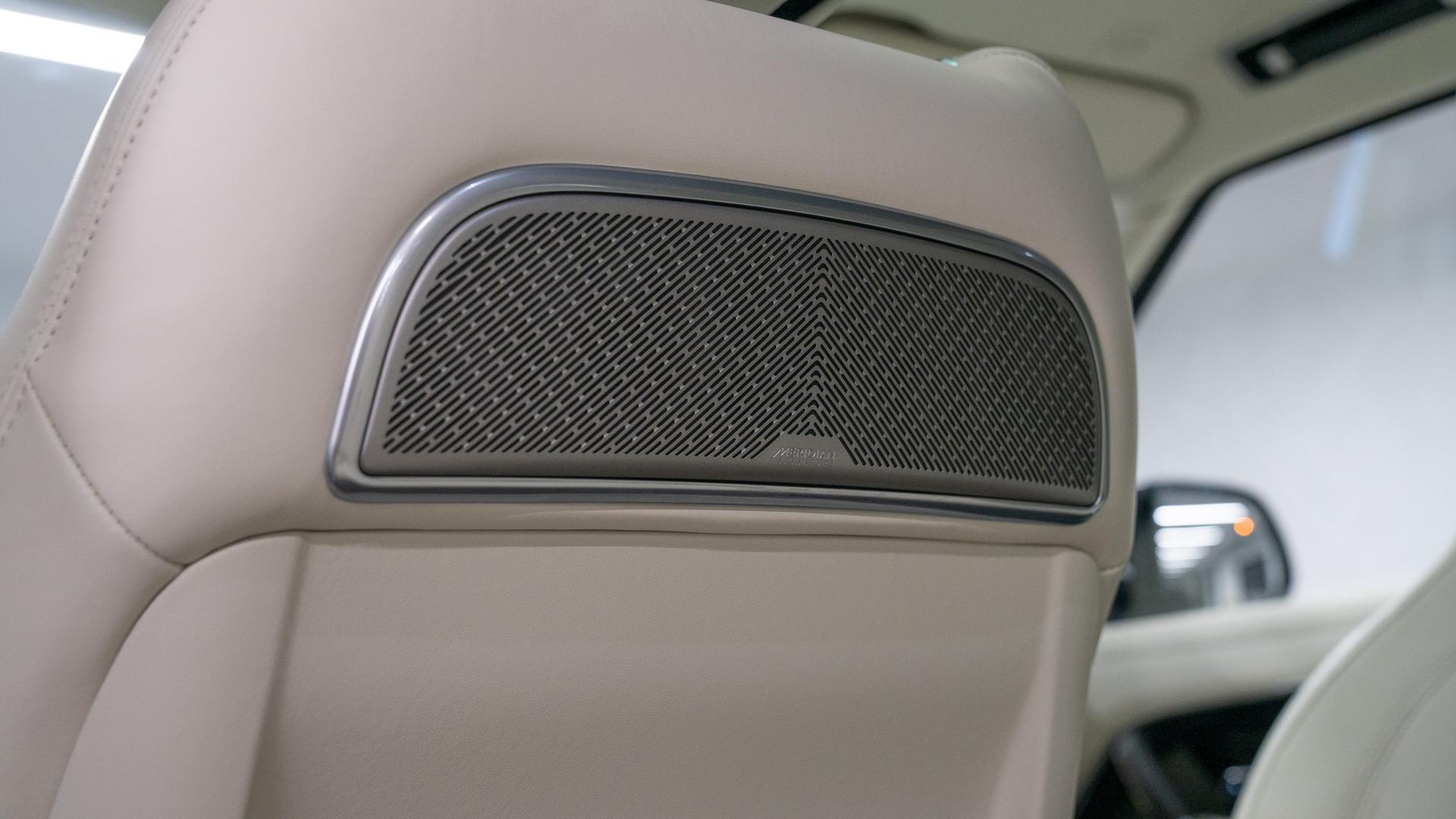Land Rover Range Rover Photo 5c525aa2-3f18-438e-8519-faf485155f11.jpg