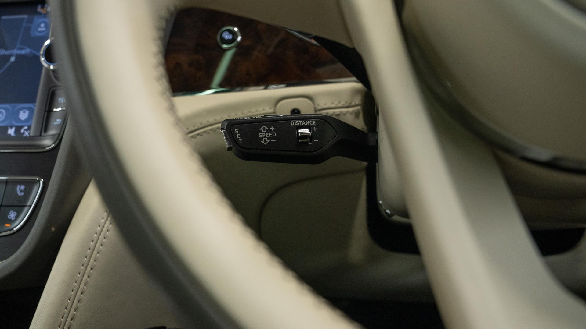 Bentley Bentayga Photo 5c6db2fe-8241-409b-a39b-f5f5266e3300.jpg