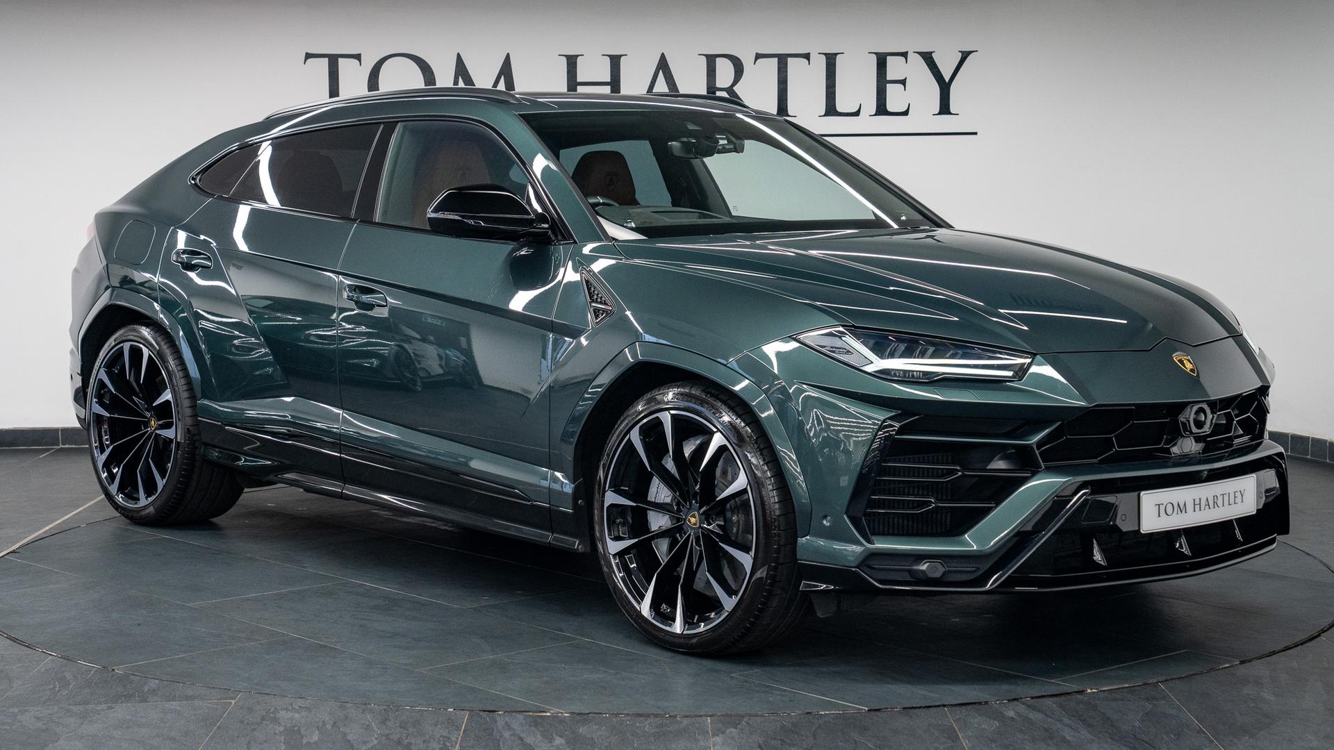 LAMBORGHINI Urus Photo 5c735c12-c811-4959-ab3a-0afa0ba559eb.jpg