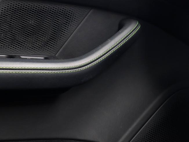 PORSCHE Taycan Photo 23