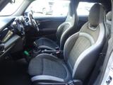 MINI Hatch Photo 15
