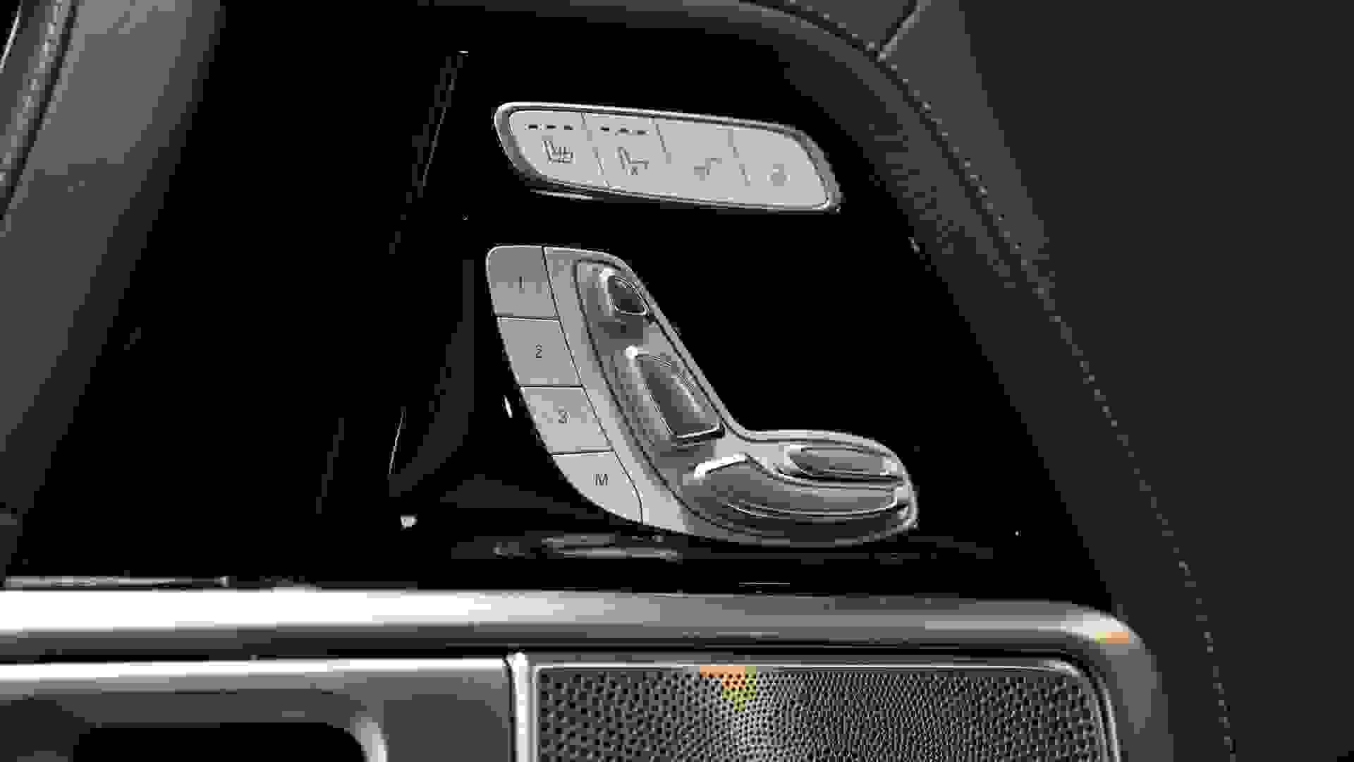 Mercedes-Benz G-Class Photo 5ccc5a52-0d04-4b85-a2d8-117d2937f315.jpg