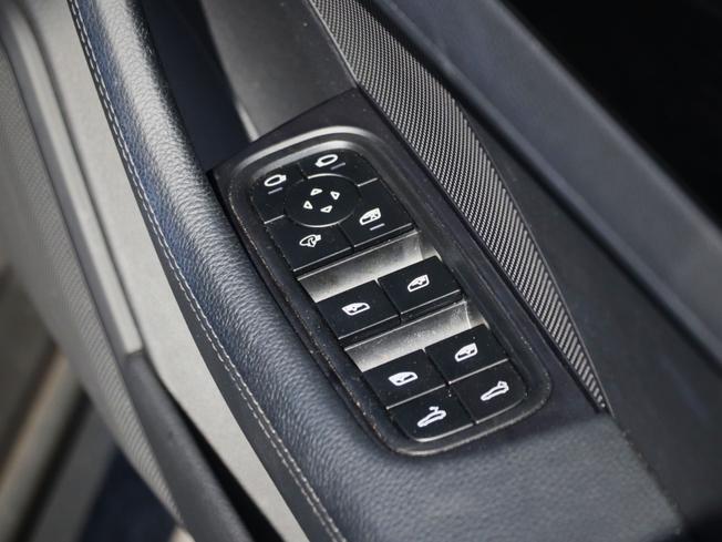 PORSCHE Panamera Photo 26