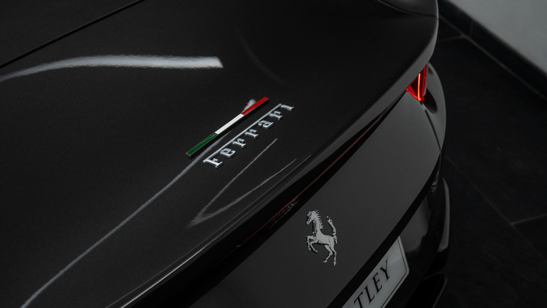 Ferrari 812 Photo 5cee8850-4c57-456d-b853-76100894e0c1.jpg