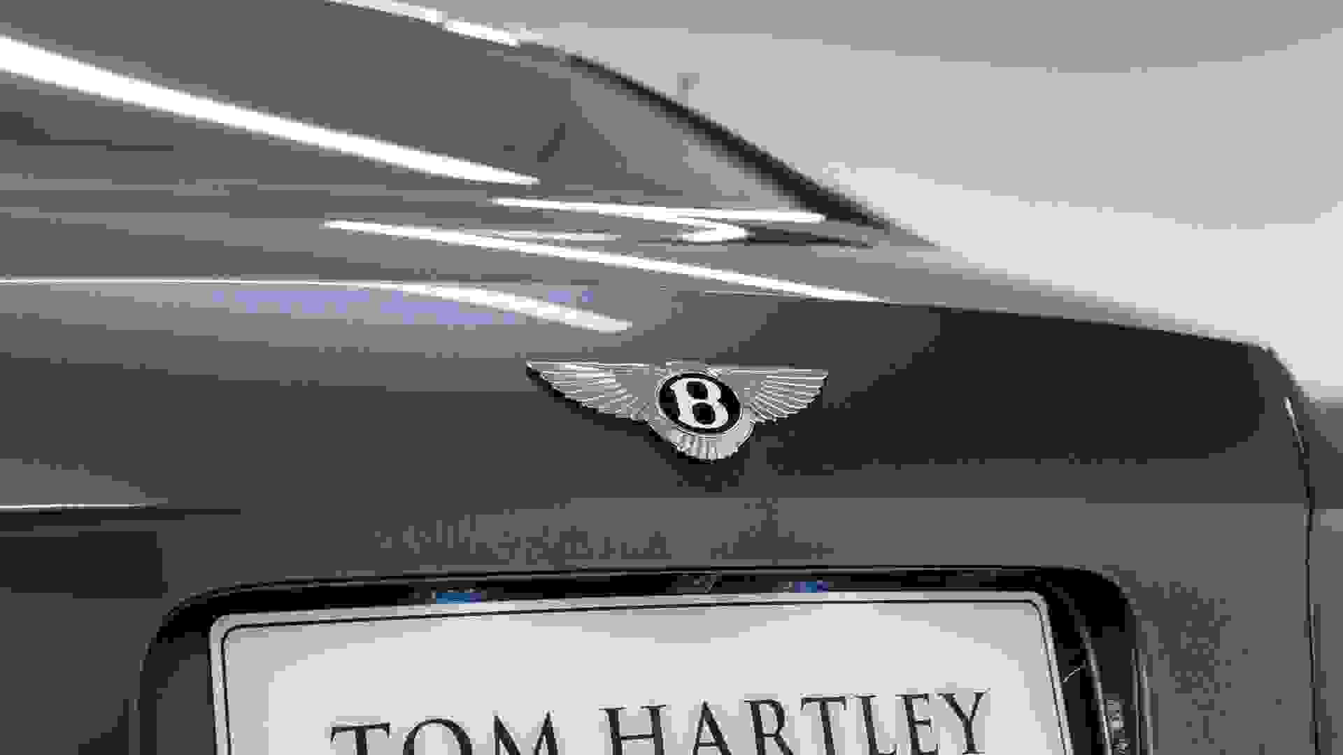 Bentley Continental Flying Spur Photo 5cfe6bee-d23a-4582-b0ad-1ad3cdbadc72.jpg