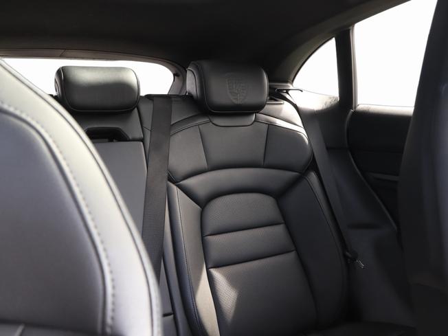 PORSCHE Taycan Photo 32