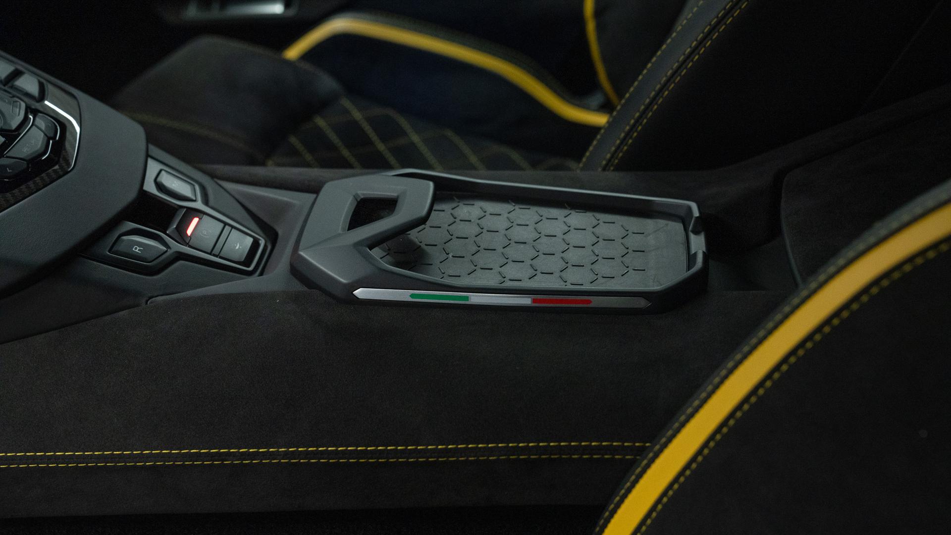 LAMBORGHINI Aventador Photo 5d14d721-933e-4b92-baae-9575770daecd.jpg