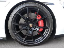 PORSCHE Taycan Photo 4