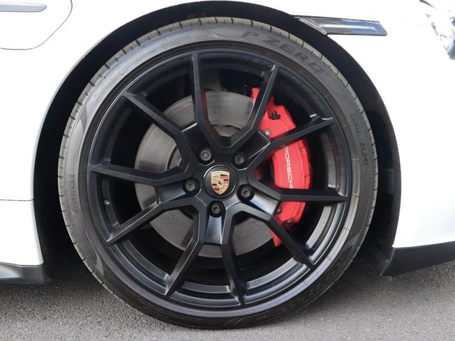 PORSCHE Taycan Photo 4