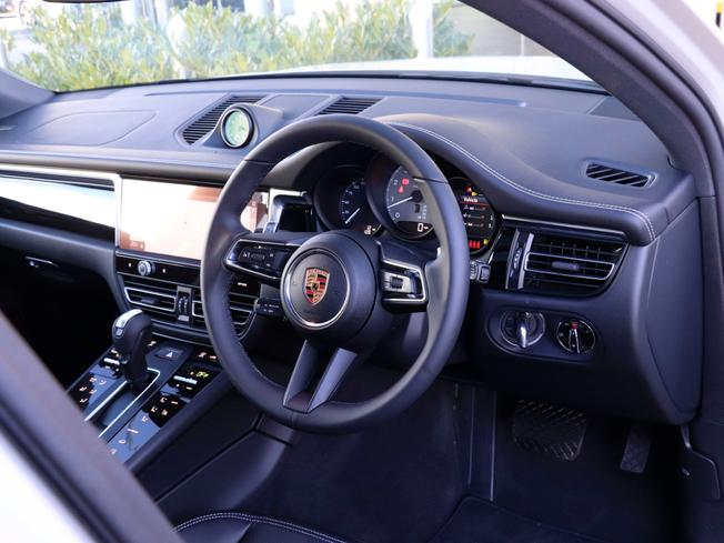 PORSCHE Macan Photo 15