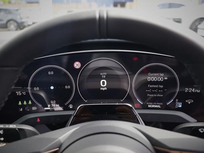 PORSCHE Taycan Photo 37
