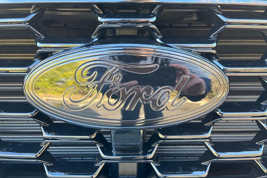 Used Ford TRANSIT CUSTOM PREDATORPHEV01 24