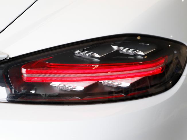 PORSCHE 718 Cayman Photo 22