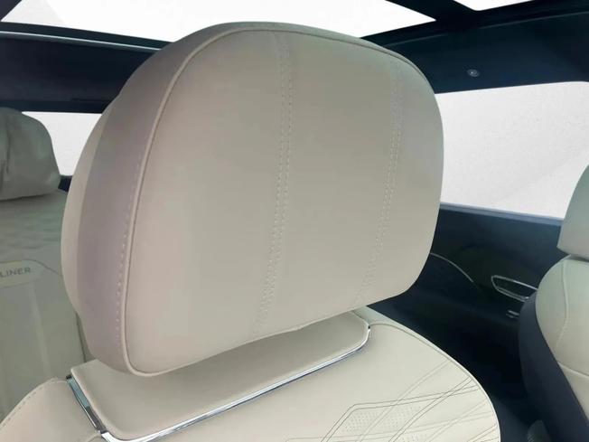 BENTLEY Bentayga Photo 36