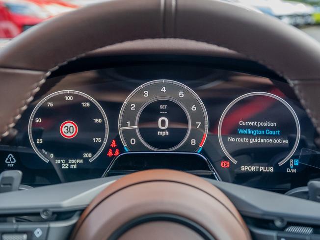 PORSCHE 911 Photo 18