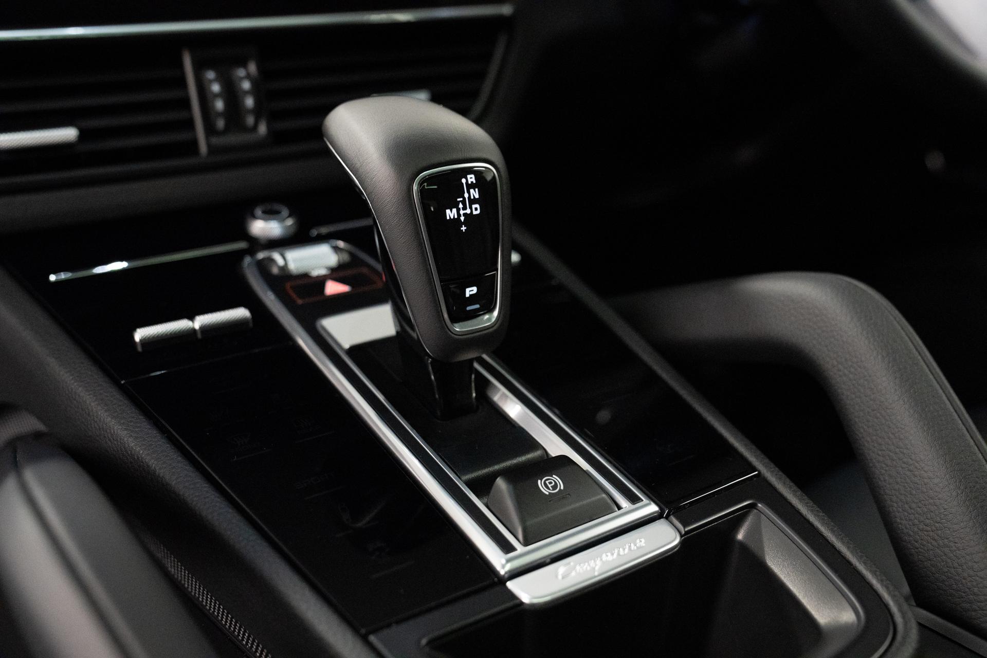 Porsche CAYENNE Photo 5d95e658-e34f-420c-9cb3-cc64a6b6c073.jpg