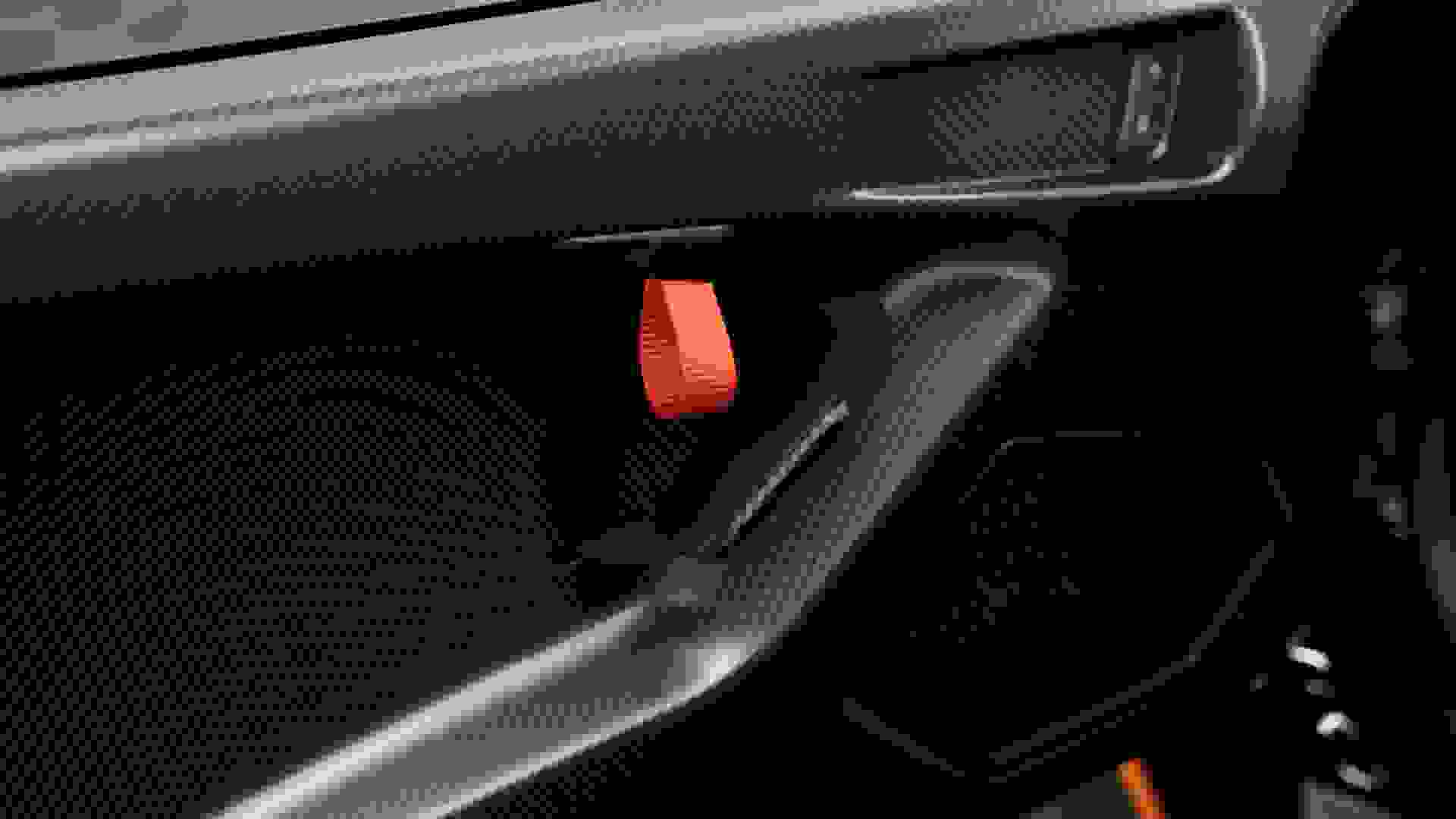 Lamborghini Huracan Photo 5d95f0a6-f444-47ab-afe6-047feabb1a9f.jpg