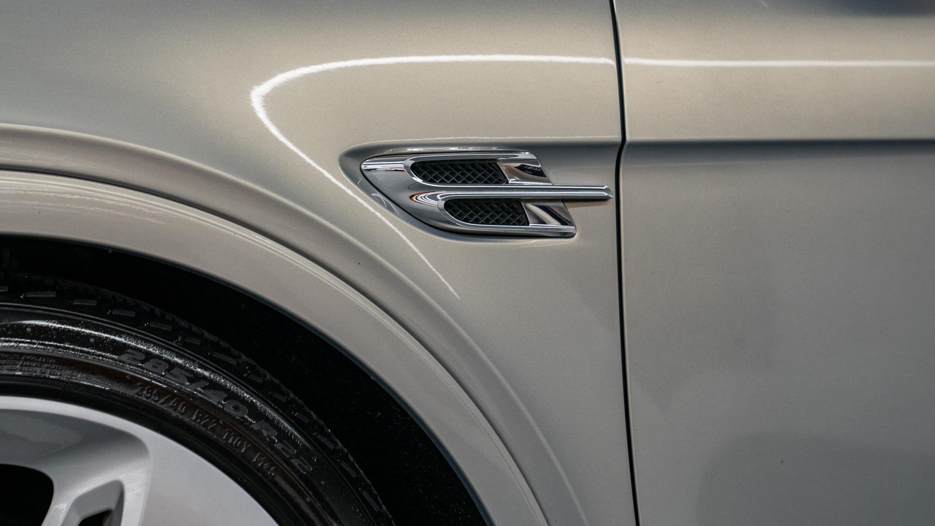 Bentley Bentayga Photo 5d9daa75-1bdc-4f7b-9058-14f9d81e8d18.jpg