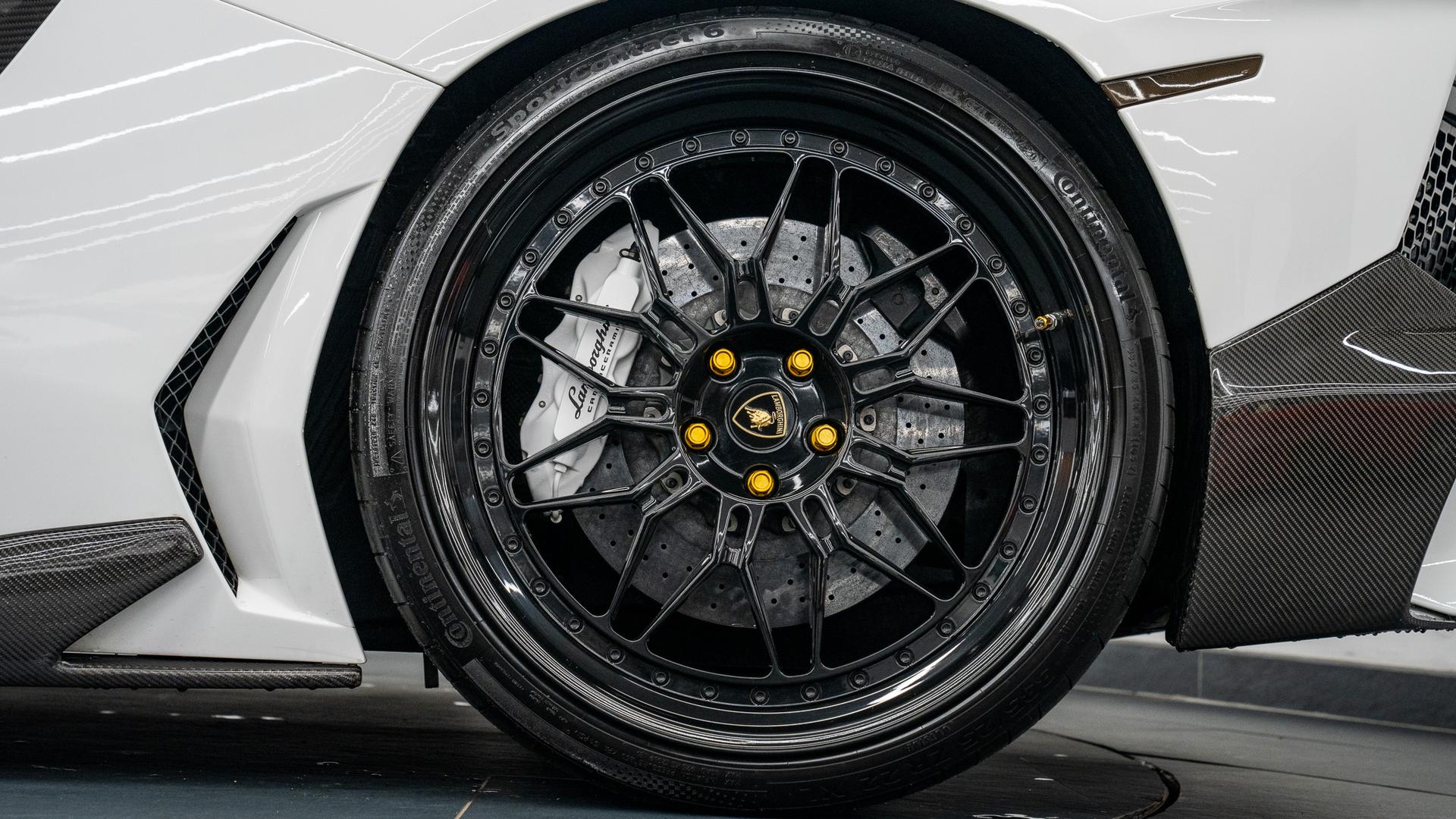 LAMBORGHINI Aventador Photo 5da1ddd1-c363-465b-b4b7-7b6d3f6de93d.jpg