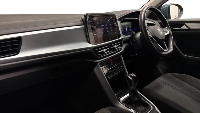 Volkswagen T-Roc Photo 2