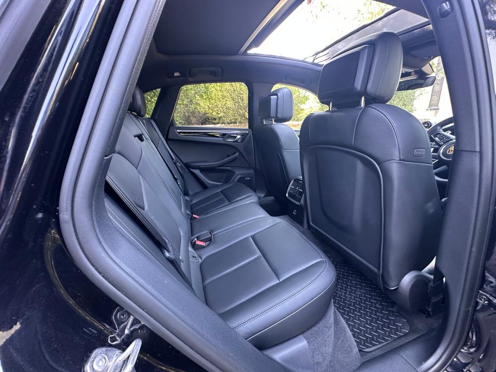 Used Porsche Macan RO22EWX 31