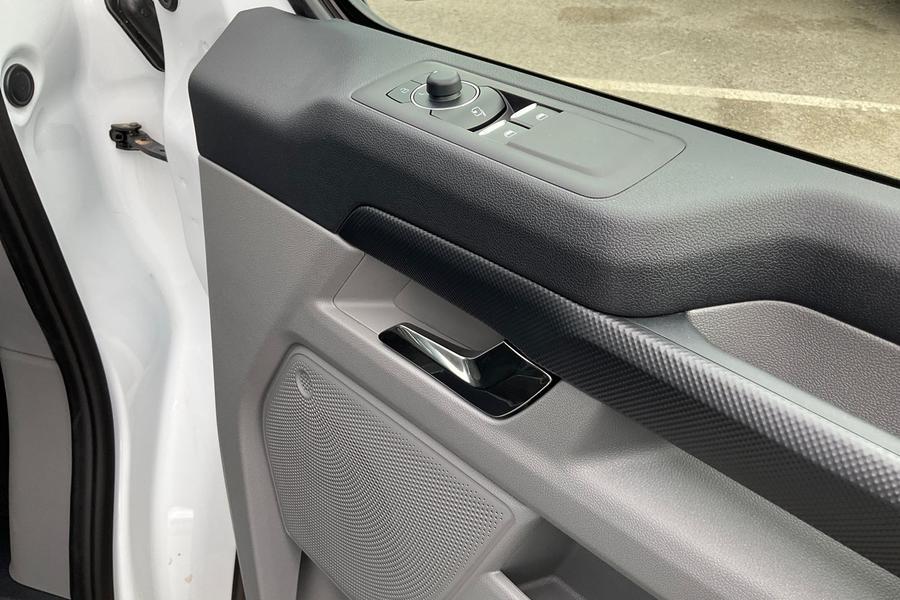 Ford TRANSIT CUSTOM Photo 5dfd7b2b-2ec4-4f36-a188-9e135535598d.jpg