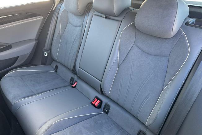 VOLKSWAGEN Passat Photo 23