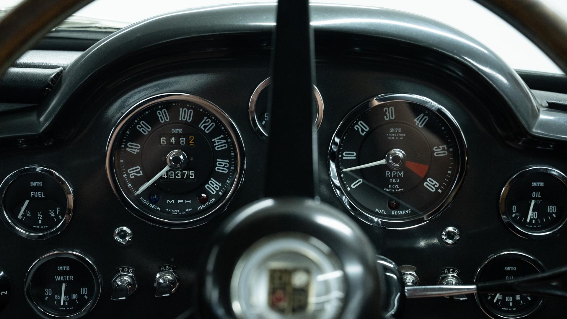 Aston Martin DB5 Photo 5e1e5b3a-823b-406f-8a19-1e8868982afd.jpg