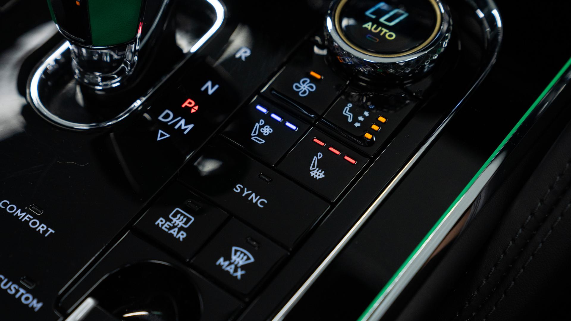 Bentley Flying Spur Photo 5e3d002a-896a-4c61-bbb6-4e2f11297535.jpg