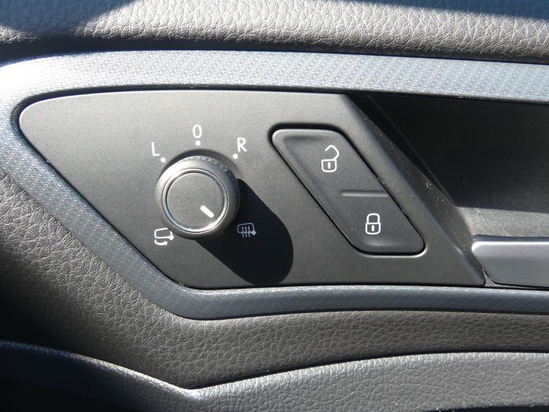 Volkswagen Golf Photo 5e4d5f42-d2a9-4461-b2c1-d8c2c119b40c.jpg