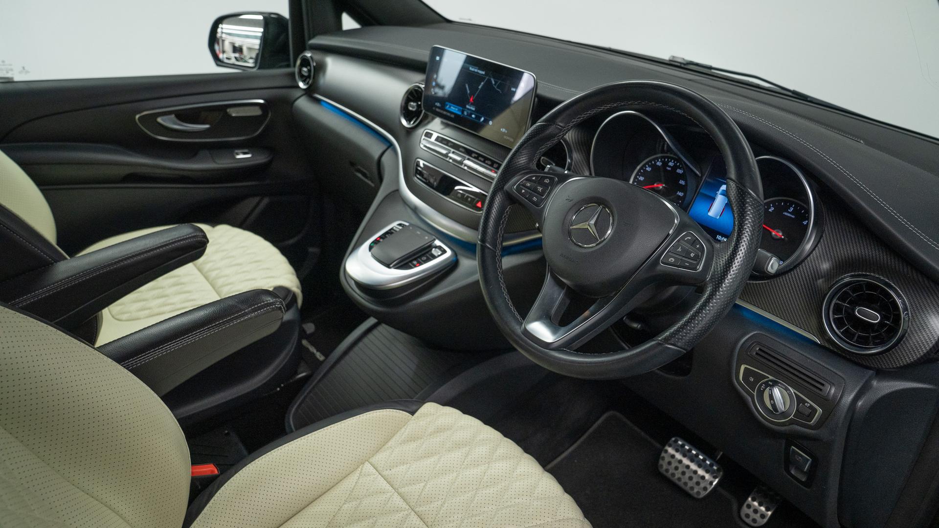 Mercedes-Benz V300 AMG Line Photo 5e4ff44e-d552-487c-9e45-1c7dbd6610f0.jpg