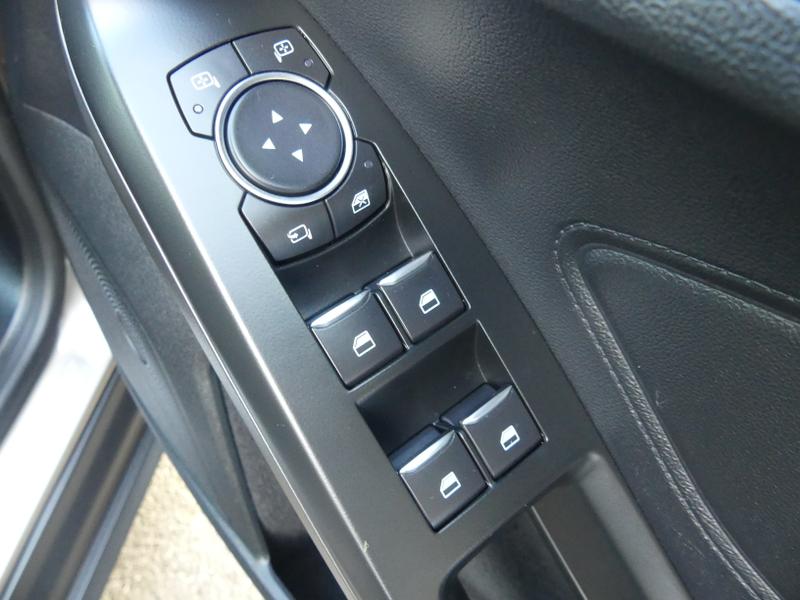 Ford Focus Photo 5e521c9d-0fbd-48d0-befd-789f56ac9078.jpg